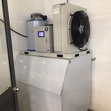1噸片冰機(jī)交付蘇州某大型超市使用