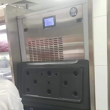 500公斤水冷片冰機(jī)交付北京某火鍋店使用