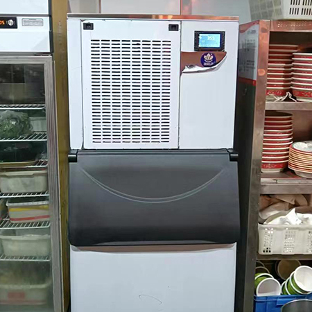 300公斤雪花制冰機(jī)交付重慶某火鍋店使用