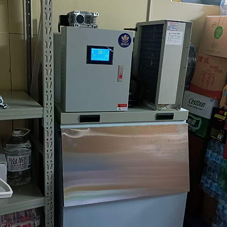 300公斤片冰機(jī)交付浙江杭州某餐飲店使用
