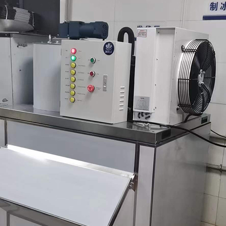 500公斤片冰機(jī)交付清遠(yuǎn)某超市使用