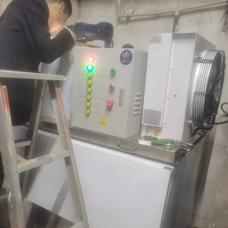 500公斤片冰機(jī)交付湖南長(zhǎng)沙某酒店使用