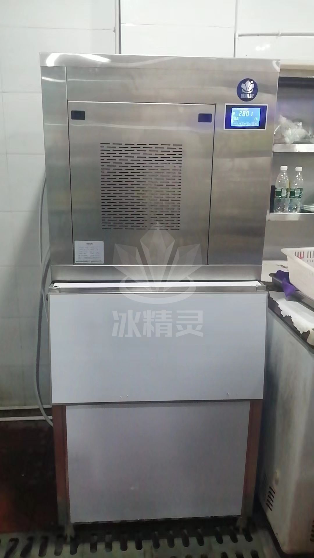 200公斤帶外罩片冰機(jī)已交付四川巴中《蜀宗味火鍋店》