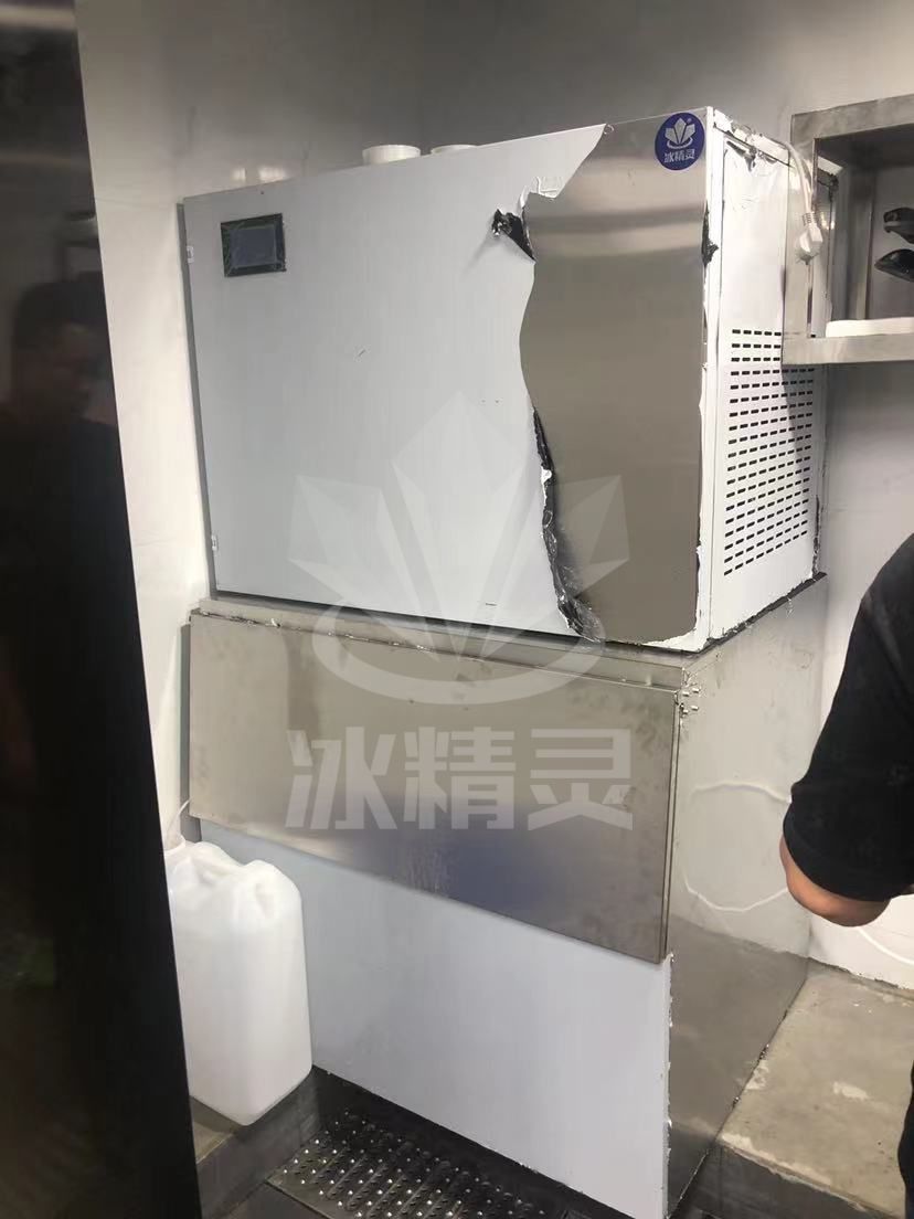 500帶外罩片冰機(jī)已交付浙江寧波《老白家·家宴海鮮》集仕港店