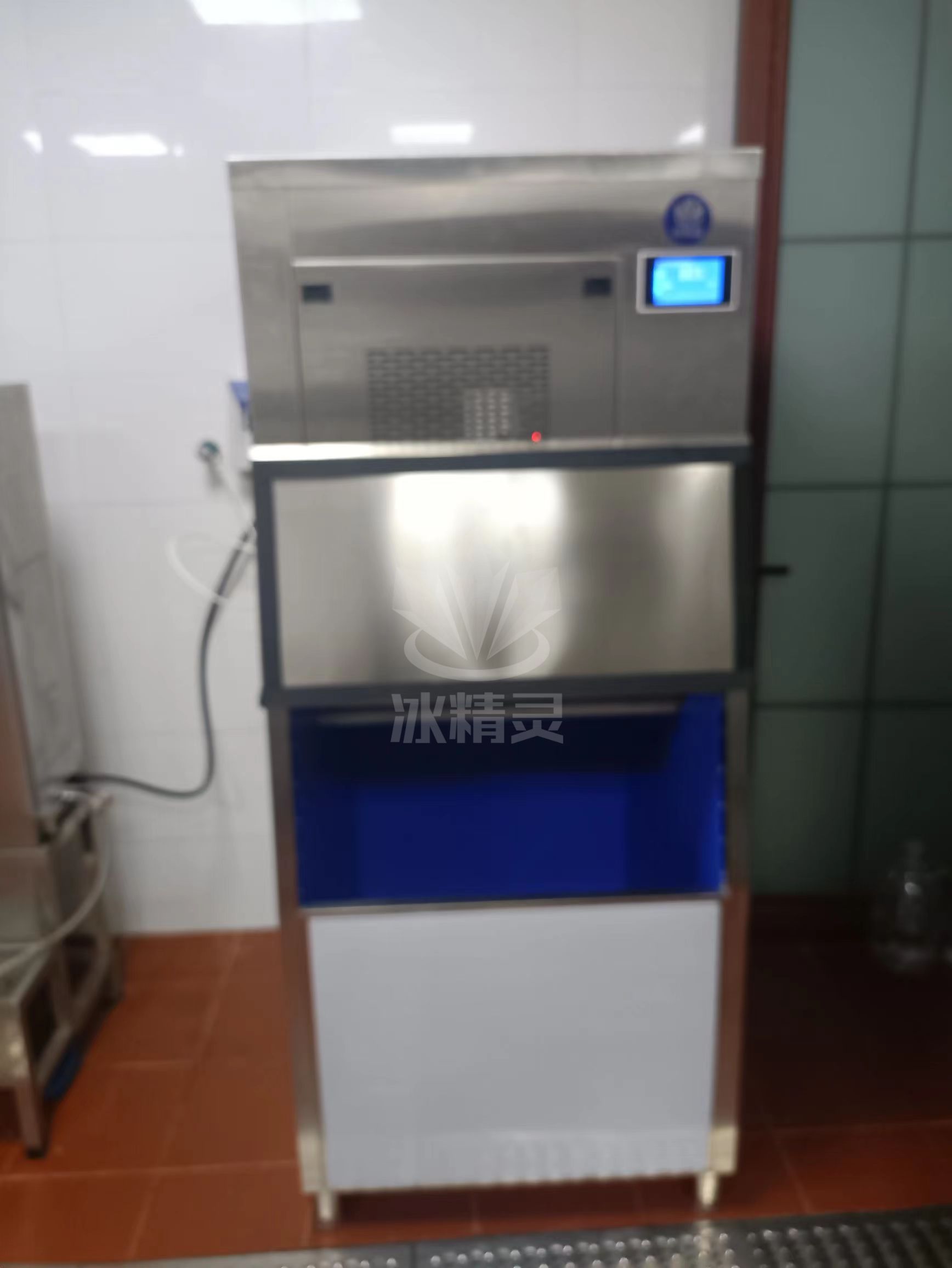 200公斤片冰機(jī)交付安徽合肥《濱湖高速時(shí)代廣場(chǎng)》