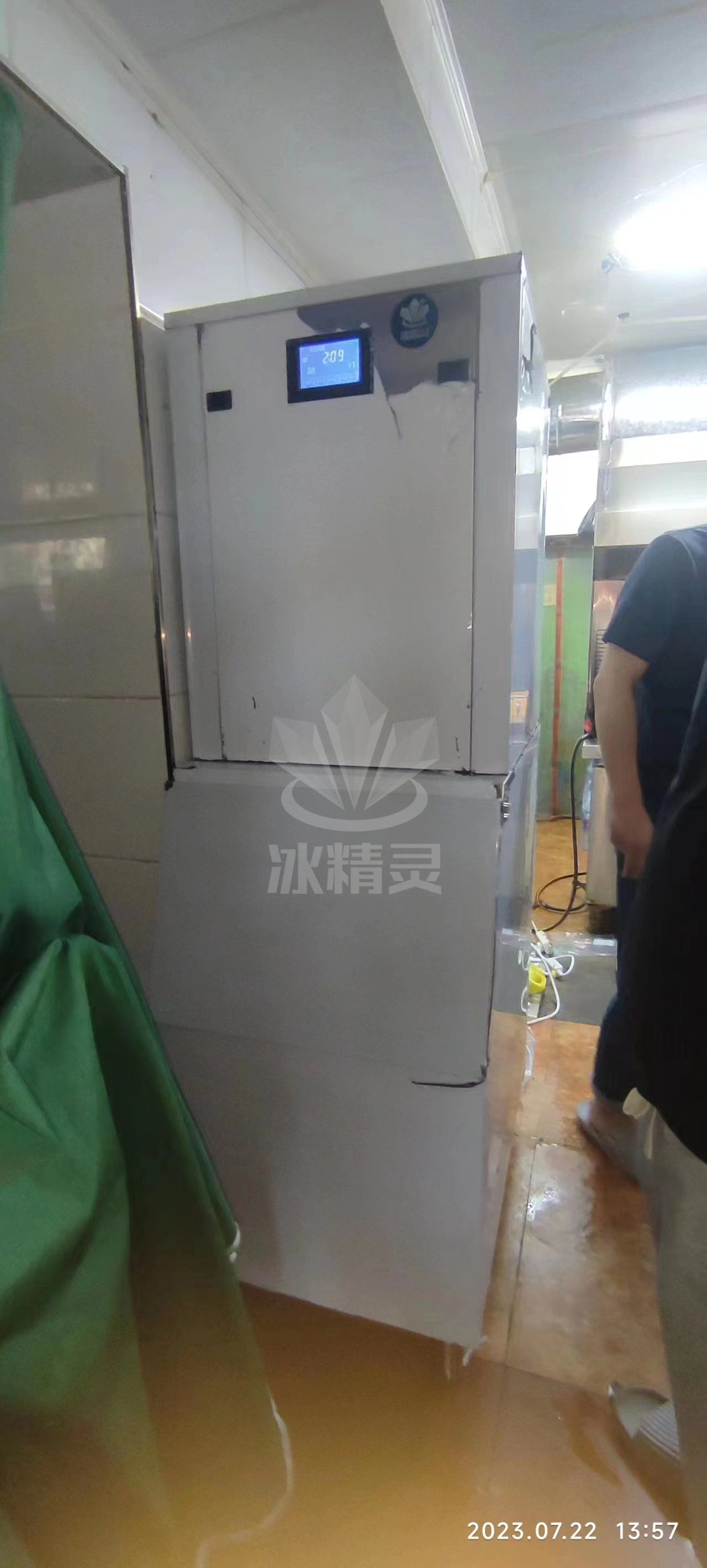 300公斤雪花機(jī)已交付遼寧沈陽《劉二寶生蠔扇貝王》