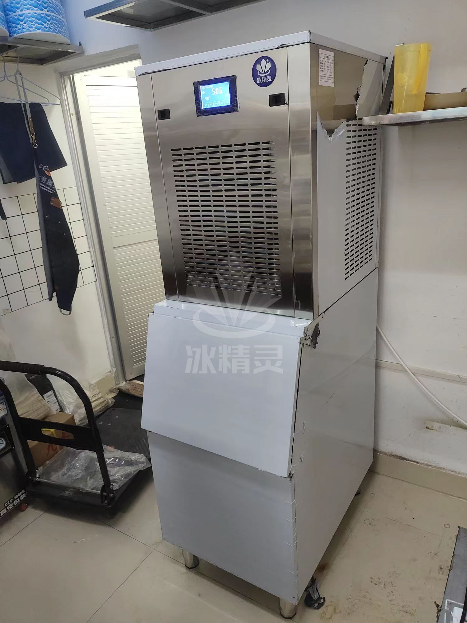 300公斤雪花機(jī)已交付福建泉州《挪威三文魚店》