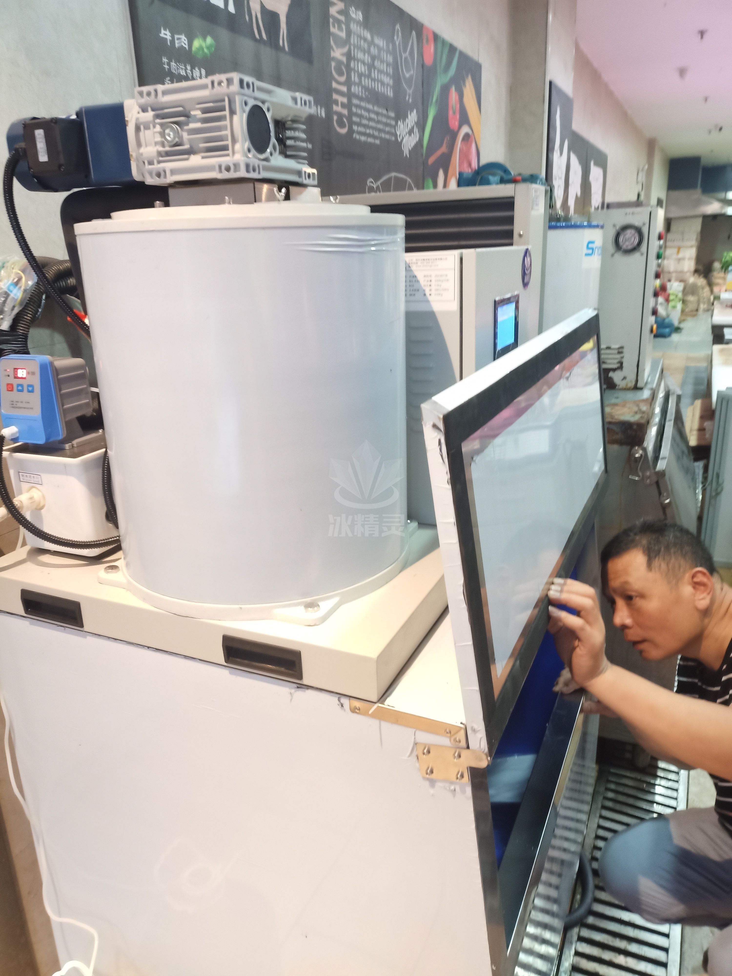 500公斤片冰機(jī)已交付江西省分宜縣《樂賣特購物廣場》 