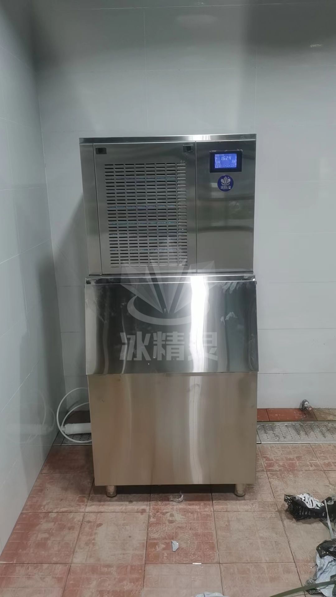 400公斤雪花機(jī)已交付四川省綿陽市《黑元素湯鍋》