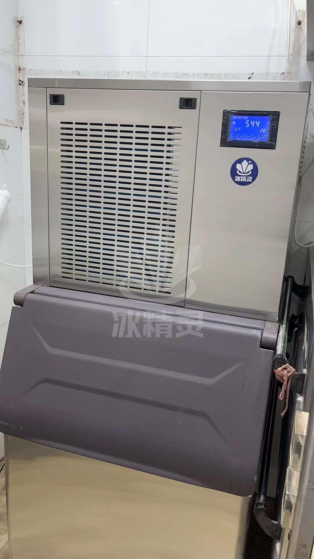 400公斤雪花機(jī)已交付上海浦東《惠香源酒店》