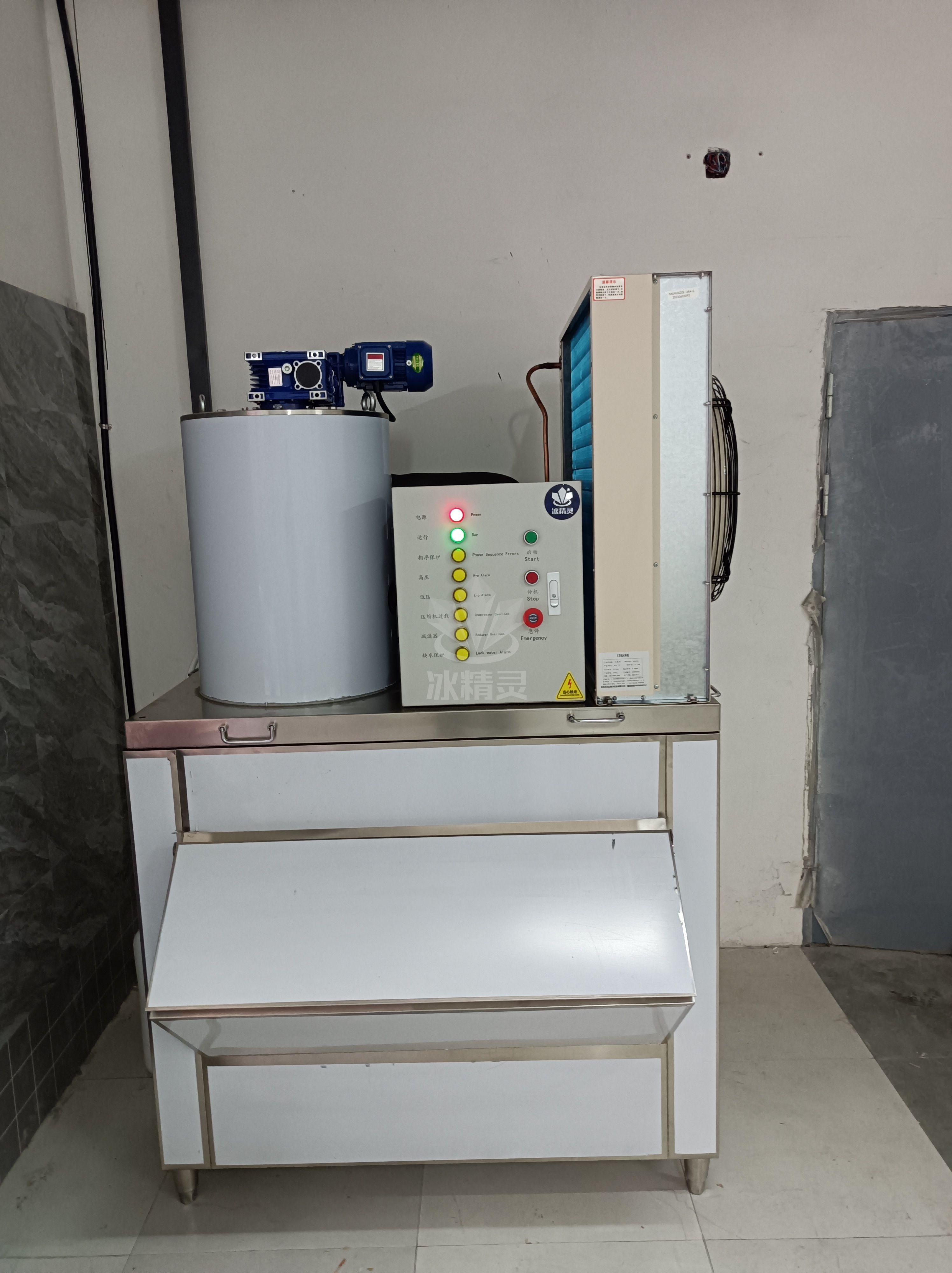 1噸片冰機(jī)已交付湖北襄陽市《粵客隆購物中心》