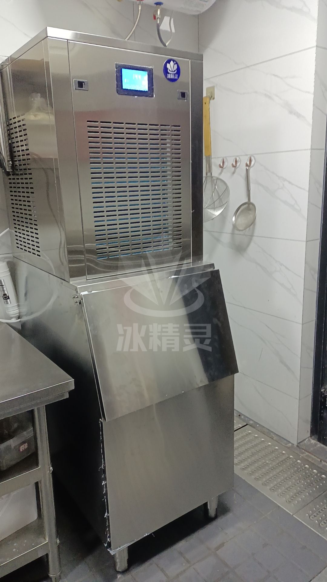 200公斤雪花制冰機已交付浙江省嘉興市《老同學(xué) 音樂火鍋 》