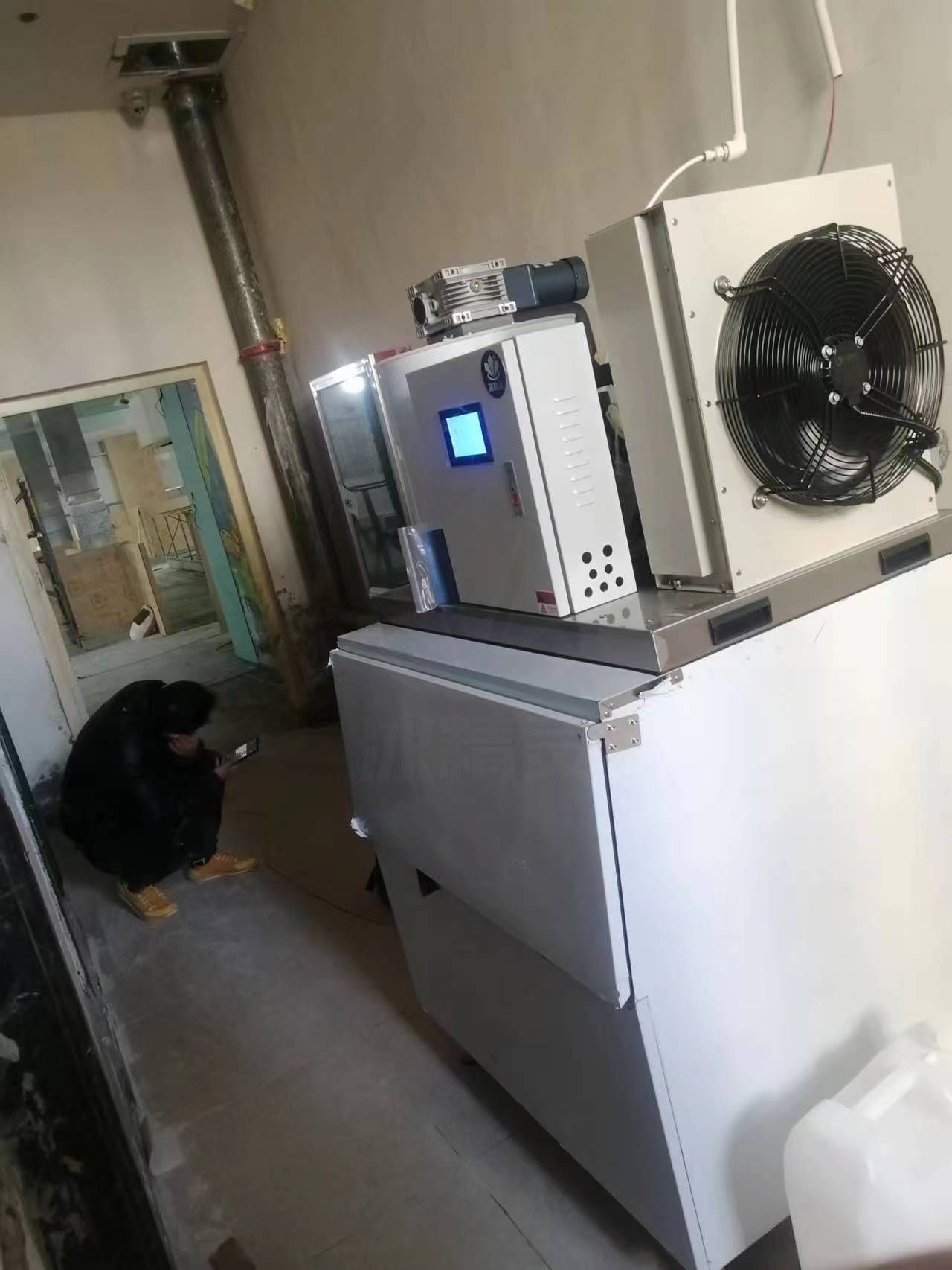 500公斤片冰機(jī)已交付河南省信陽(yáng)市《怡和摩爾城 》