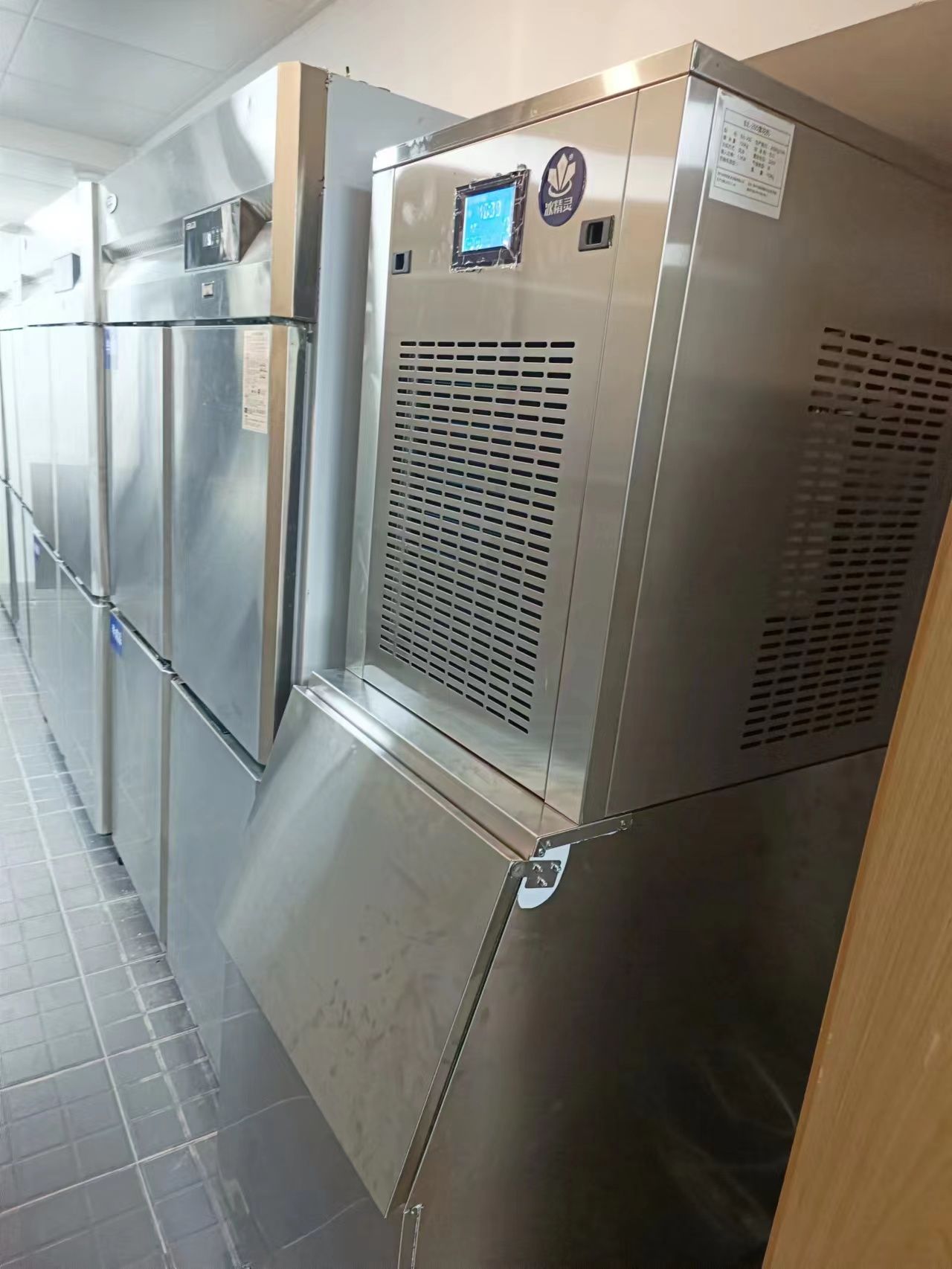 200公斤雪花制冰機(jī)已交付江蘇淮安《傲泓度假酒店》