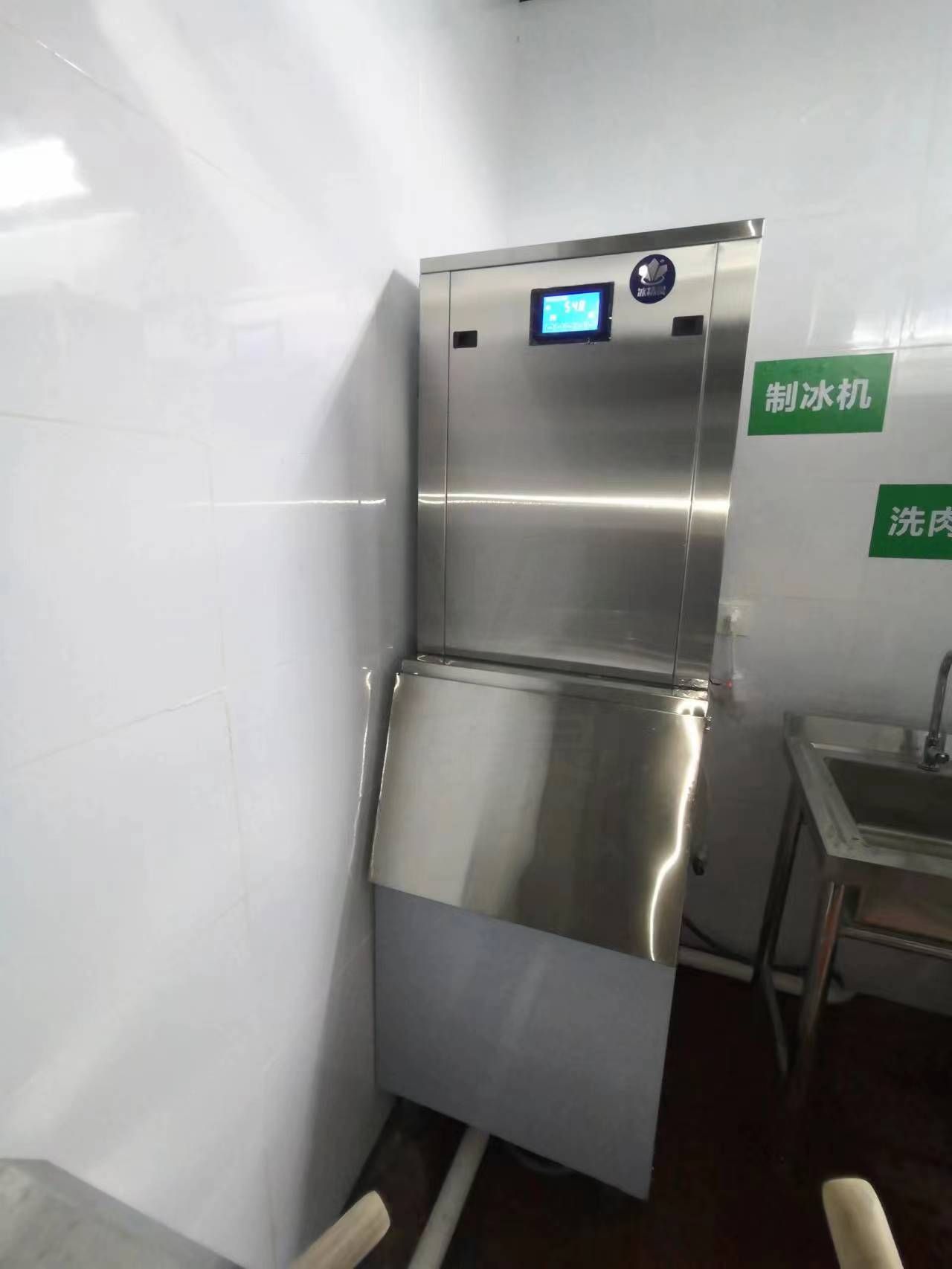 300公斤雪花制冰機(jī)交付廣東茂名印象匯負(fù)一樓火鍋店