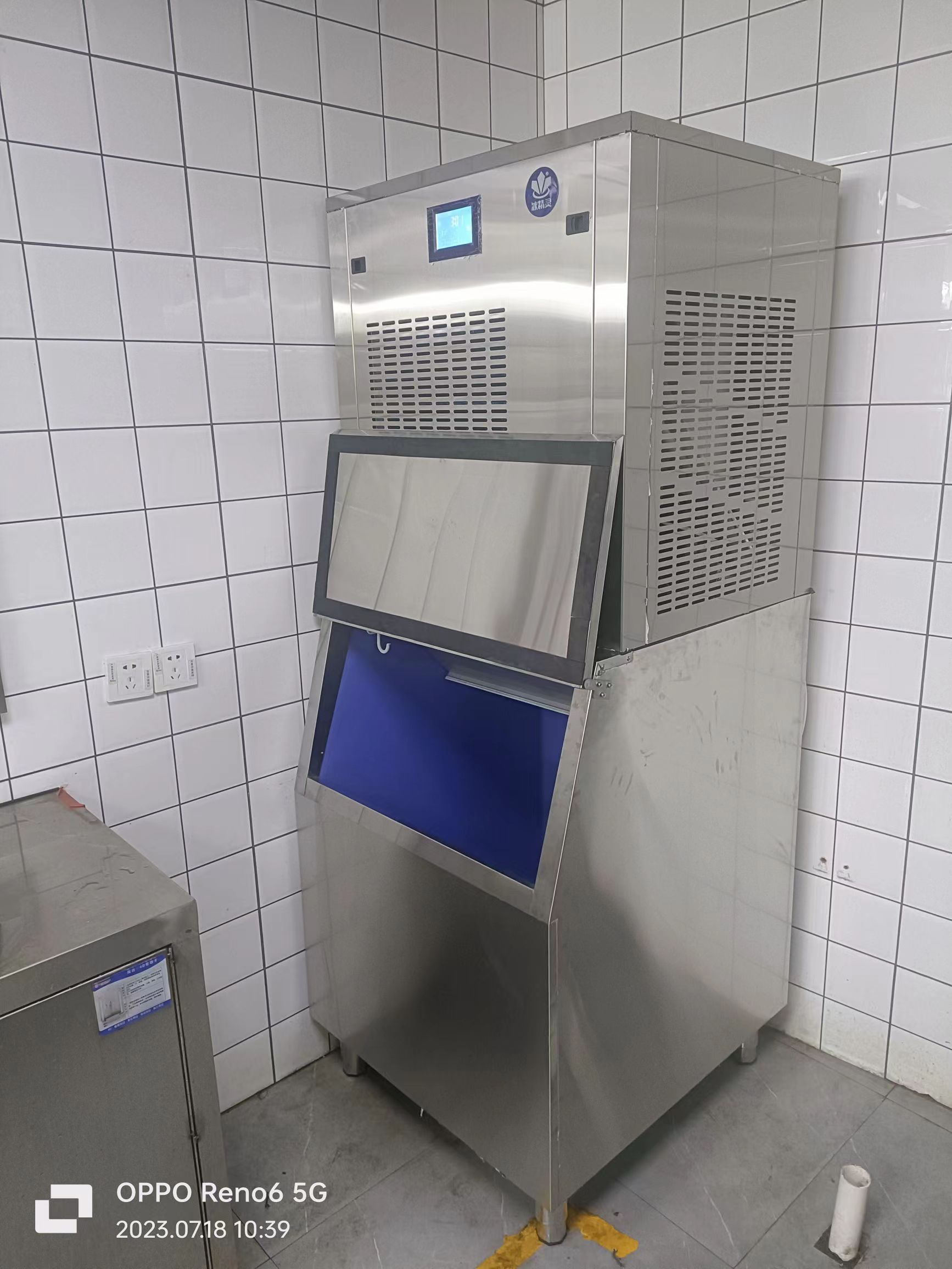 500公斤雪花制冰機(jī)已交付江蘇宿遷沭陽縣《嘉年華酒店》