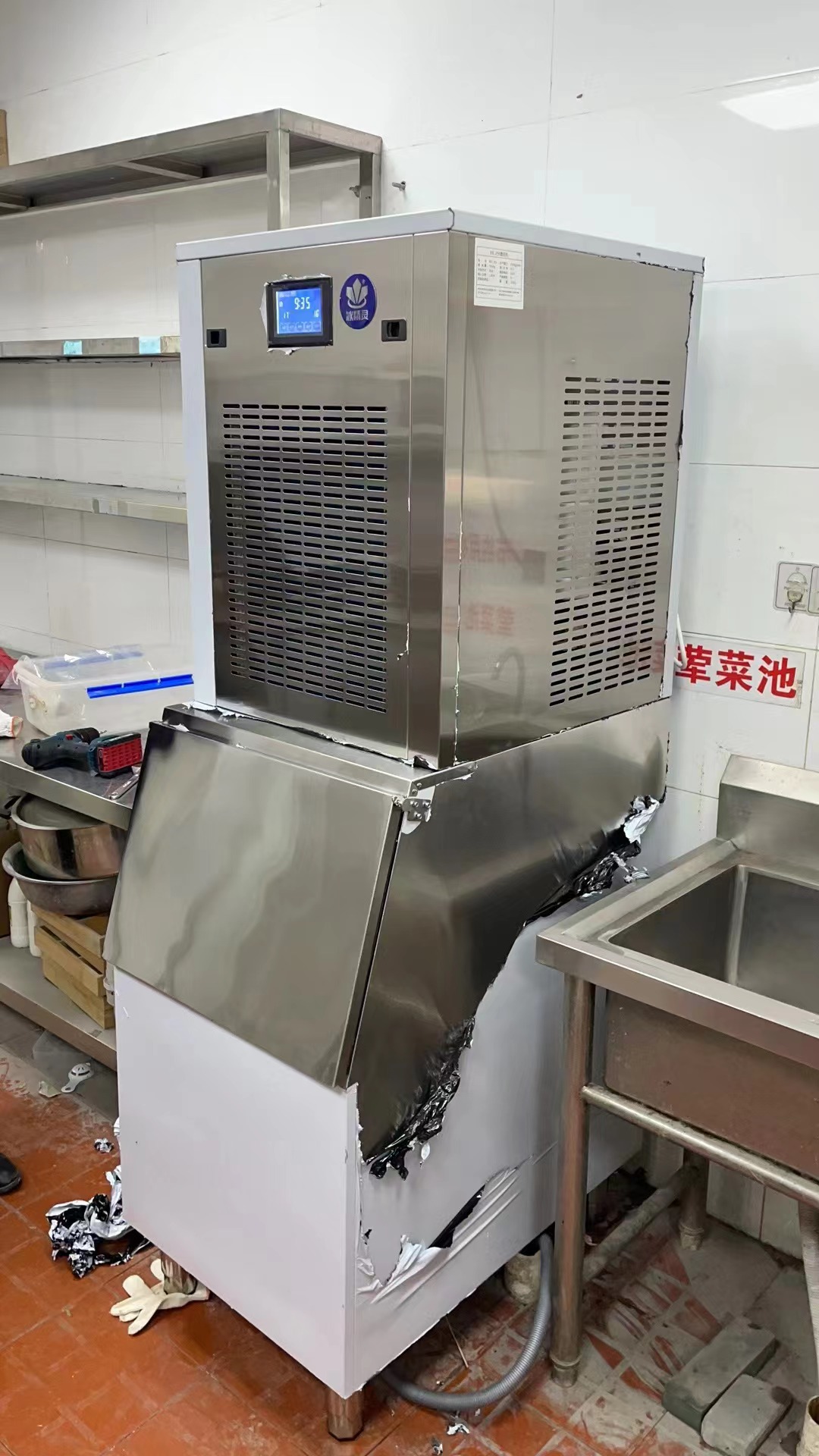 250公斤雪花制冰機(jī)交付江蘇句容《渝來(lái)順小郡肝火鍋》