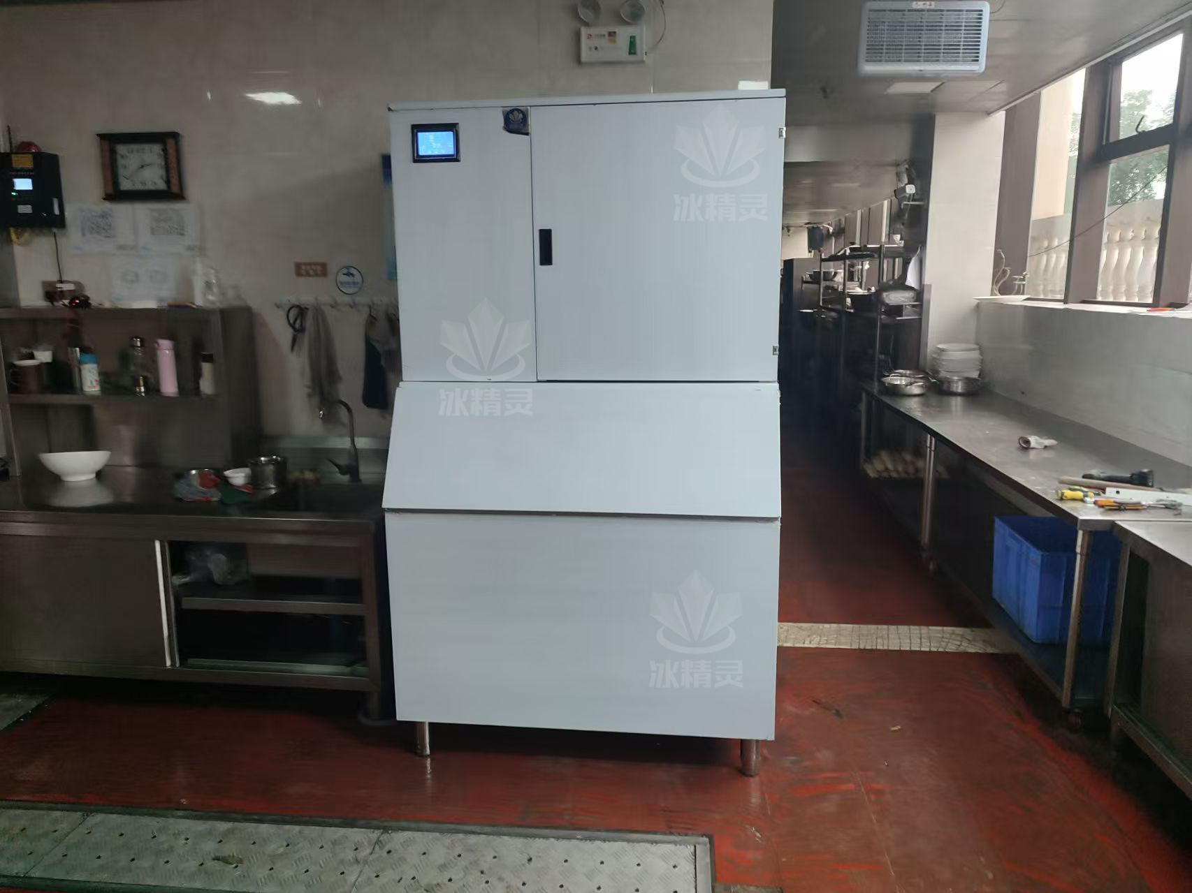 1噸純雪花制冰機(jī)交付重慶渝北區(qū)《麗豪酒店》