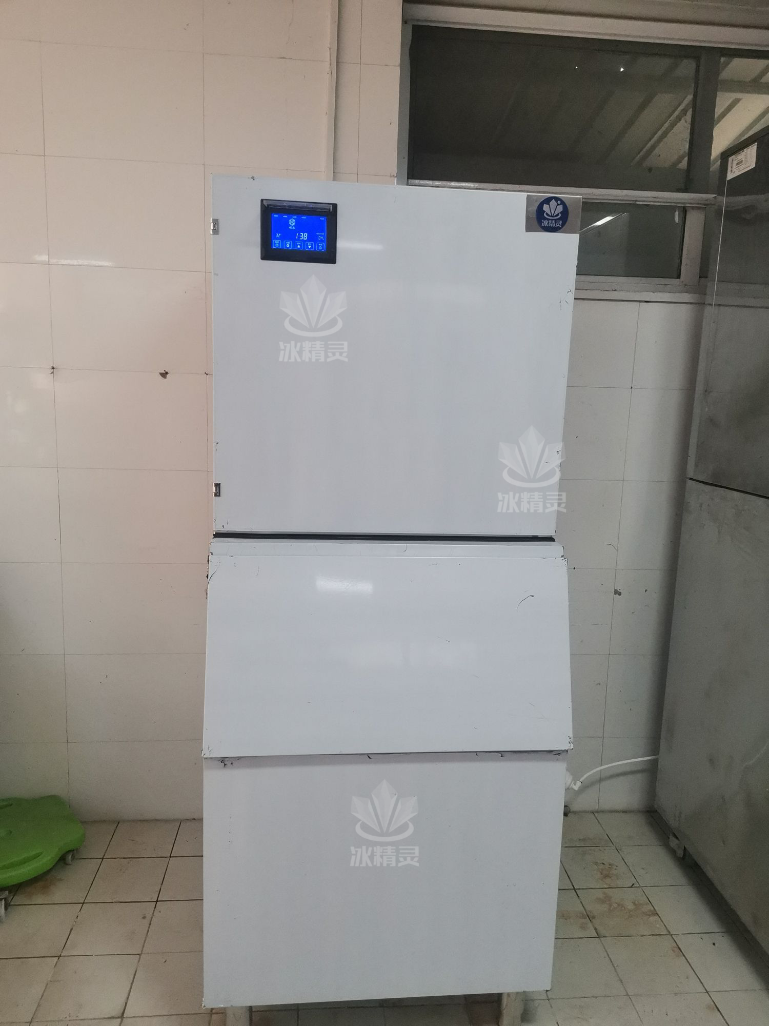 500公斤純雪花制冰機(jī)交付浙江省長(zhǎng)興縣鹽務(wù)管理局